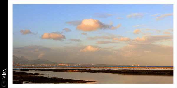 KERUCOV .ro - Travel Articles And Photography - Degetele vesele la plimbare pe plaja din Mauritius - Ira - destinatii de vacanta