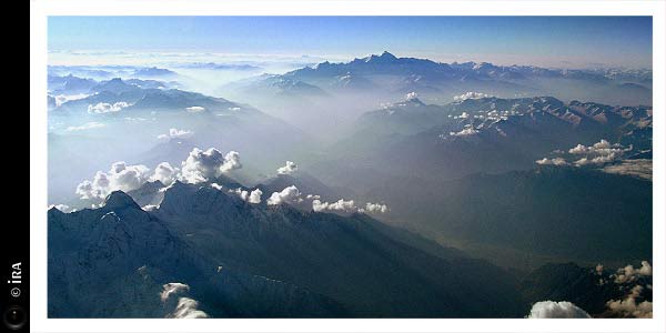 KERUCOV .ro - Intreaga lume vazuta in zbor - Spectacolul naturii in Asia, zbor peste Muntii Himalaya - Ira - destinatii de vacanta