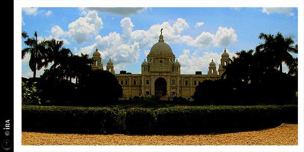 KERUCOV .ro - Intreaga lume vazuta in zbor - Oameni obisnuiti pe strazile orasului Calcuta din India - Ira - destinatii de vacanta